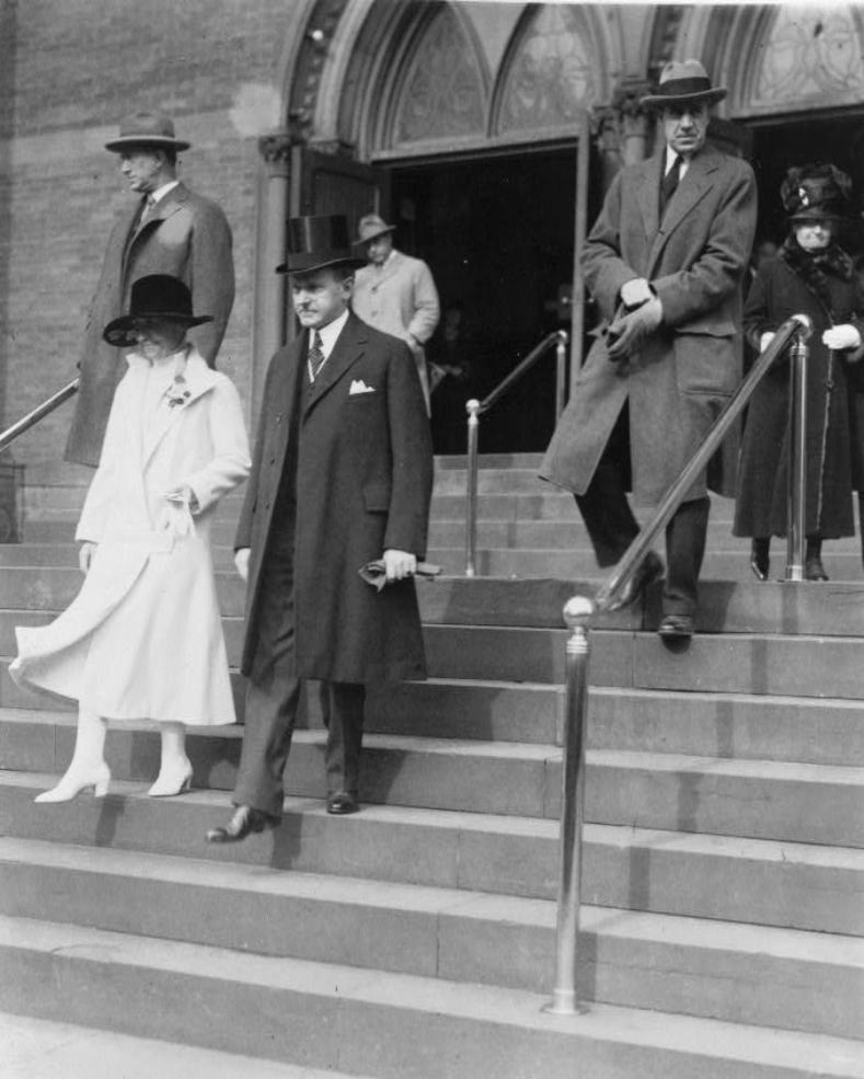 大統領夫妻の左右を固めるシークレット・サービス(1925年)